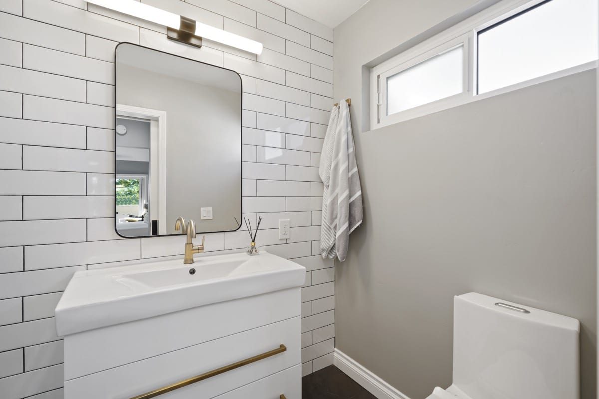 Caspersen Group - Featured La Jolla Realtor - 3262 Via Marin #25 - web - 29 - Primary Bathroom Sink