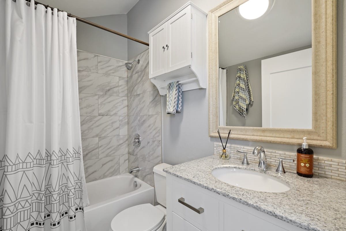 Caspersen Group - Featured La Jolla Realtor - 3262 Via Marin #25 - web - 35 - Third Bathroom