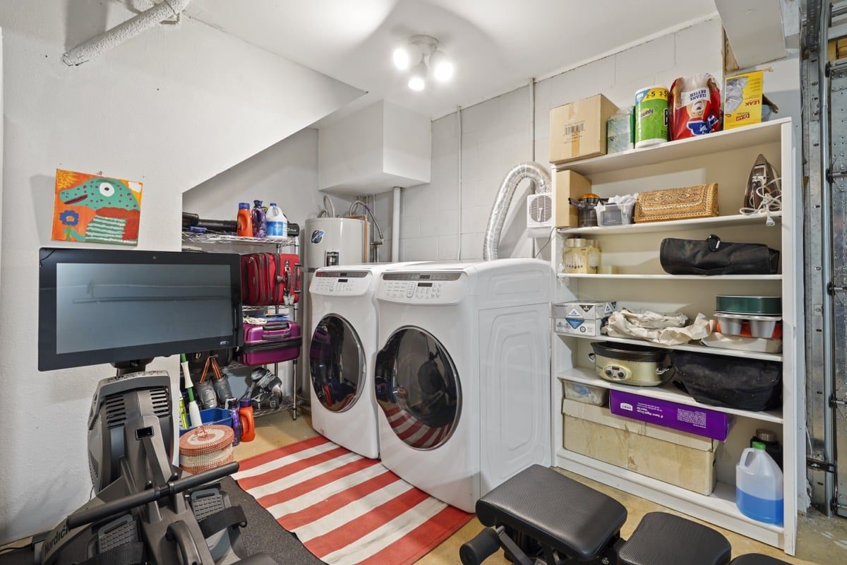 Caspersen Group - Featured La Jolla Realtor - 3262 Via Marin #25 - web - 41 - Laundry Room