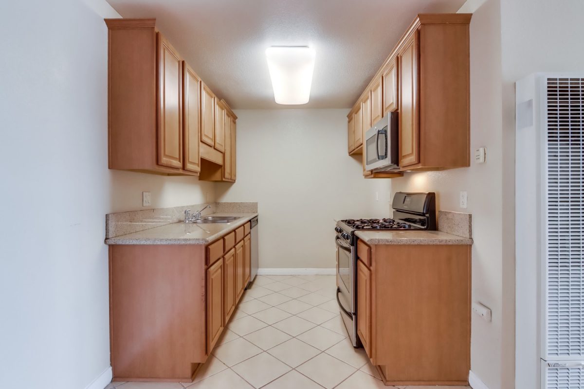 Caspersen Group Real Estate - 1351 Holly Ave #K - 13 - Kitchen